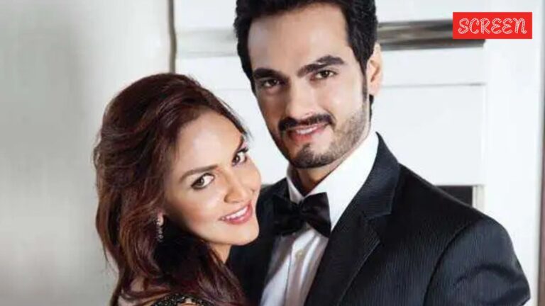 Esha Deol spotted with ex-husband Bharat Takhtani for the first time after divorce, board a flight together | Bollywood News