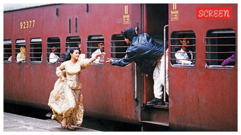 Dilwale Dulhania Le Jayenge’s iconic train climax with Shah Rukh Khan-Kajol has a mistake, says Ricky Kej; internet corrects him: ‘If any of the filmmakers had been on a train…’ | Bollywood News