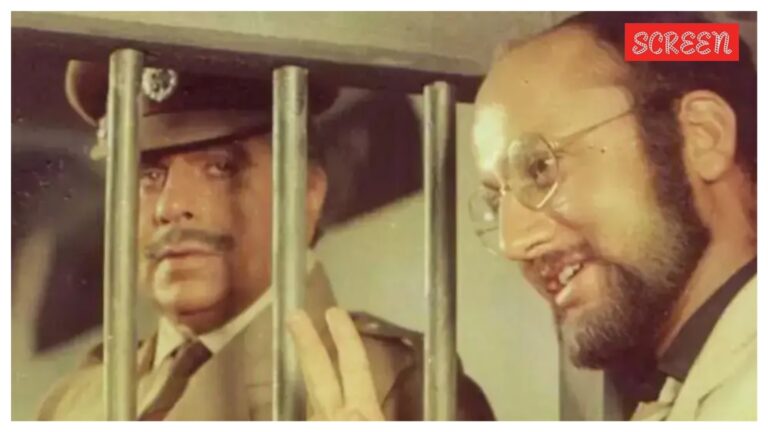 Dilip Kumar said ‘Beta, pathaan ka hath hai, behosh ho jaega’ when Anupam Kher suggested to slap him for real in Karma | Bollywood News