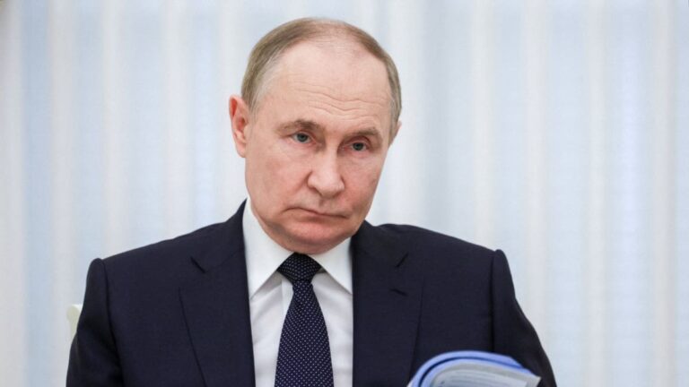 Russia’s WhatsApp replacement messenger controlled by the Kremlin – Firstpost