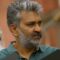 SS Rajamouli shoves fan trying to sneak in a selfie after Kota Srinivasa Rao’s last rites | Telugu News